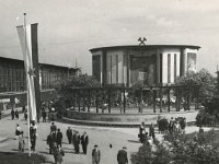 Zagrebački velesajam, Savska cesta (današnji Tehnički muzej), oko 1952. godine  Zahvaljujući tradiciji 'Zagrebačkog zbora' nakon drugog svjetskog Zagreb je jedan od pet europskih gradova s najstarijom velesajamskom tradicijom. Prvi poticaj za održavanje zbora dao je tadašnji gradonačelnik Milan Amruš, koji je dalekovidno, gotovo vizionarski, shvatio veliku njegovu važnost za daljnji razvoj grada, kao i značenje povezanosti grada sa sajmom.